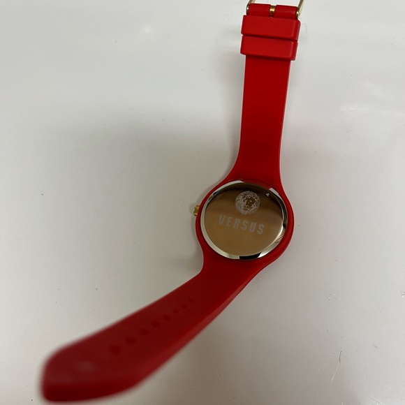 Authentic Versace Versus lion fire island red silicone ( working) watch - Picture 5 of 6